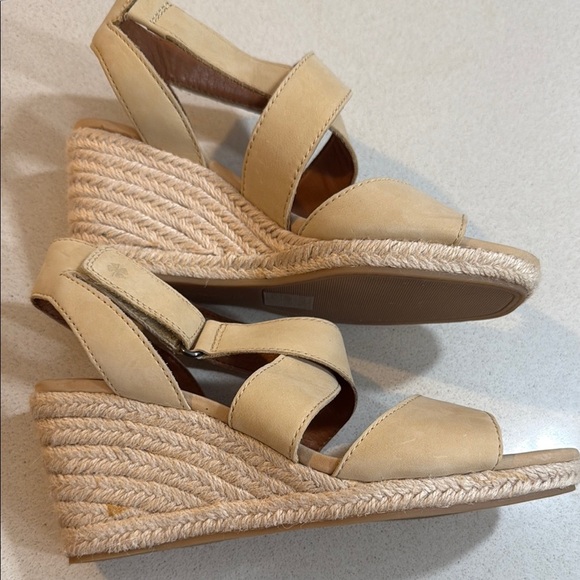 Lucky Brand Women's Tan Wedge Sandals - Picture 4 of 4